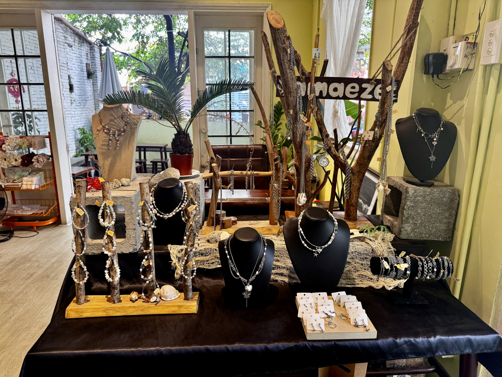 CLIP Đến quán cà phê 