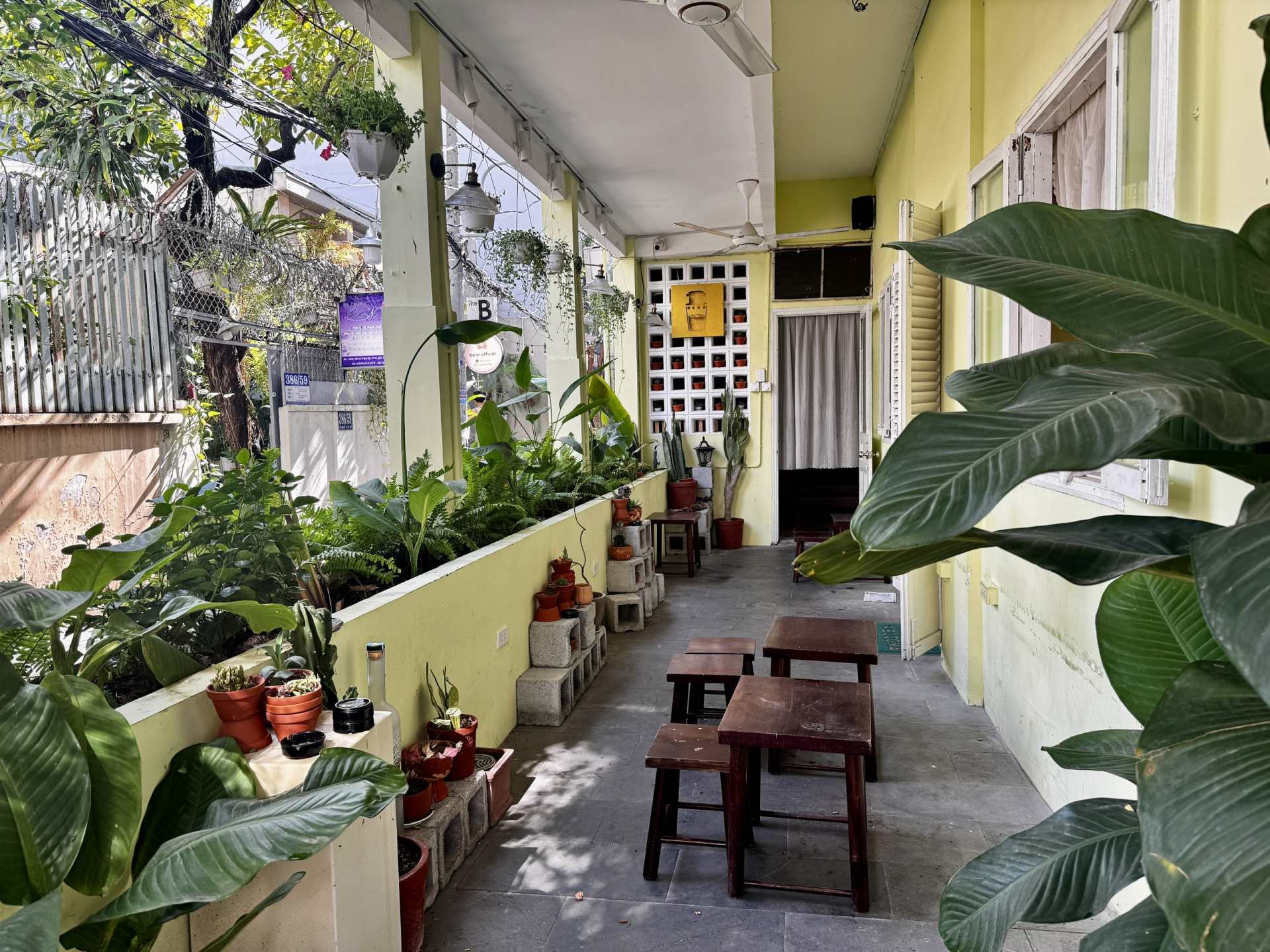 CLIP Đến quán cà phê 