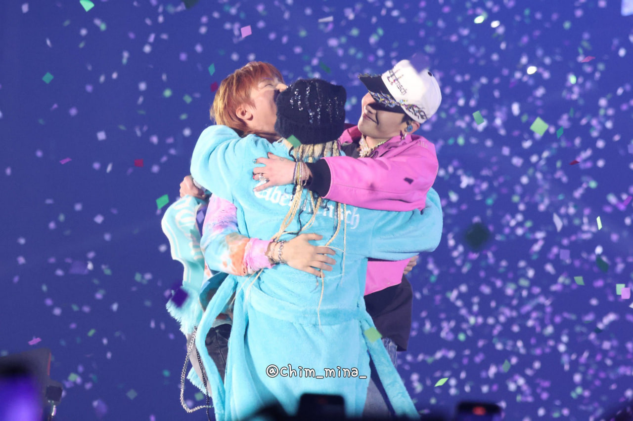 Màn tái xuất của T.O.P diễn ra trong bối cảnh đặc biệt khi BIGBANG chuẩn bị tái hợp trên sân khấu Coachella 2026 vào tuần sau