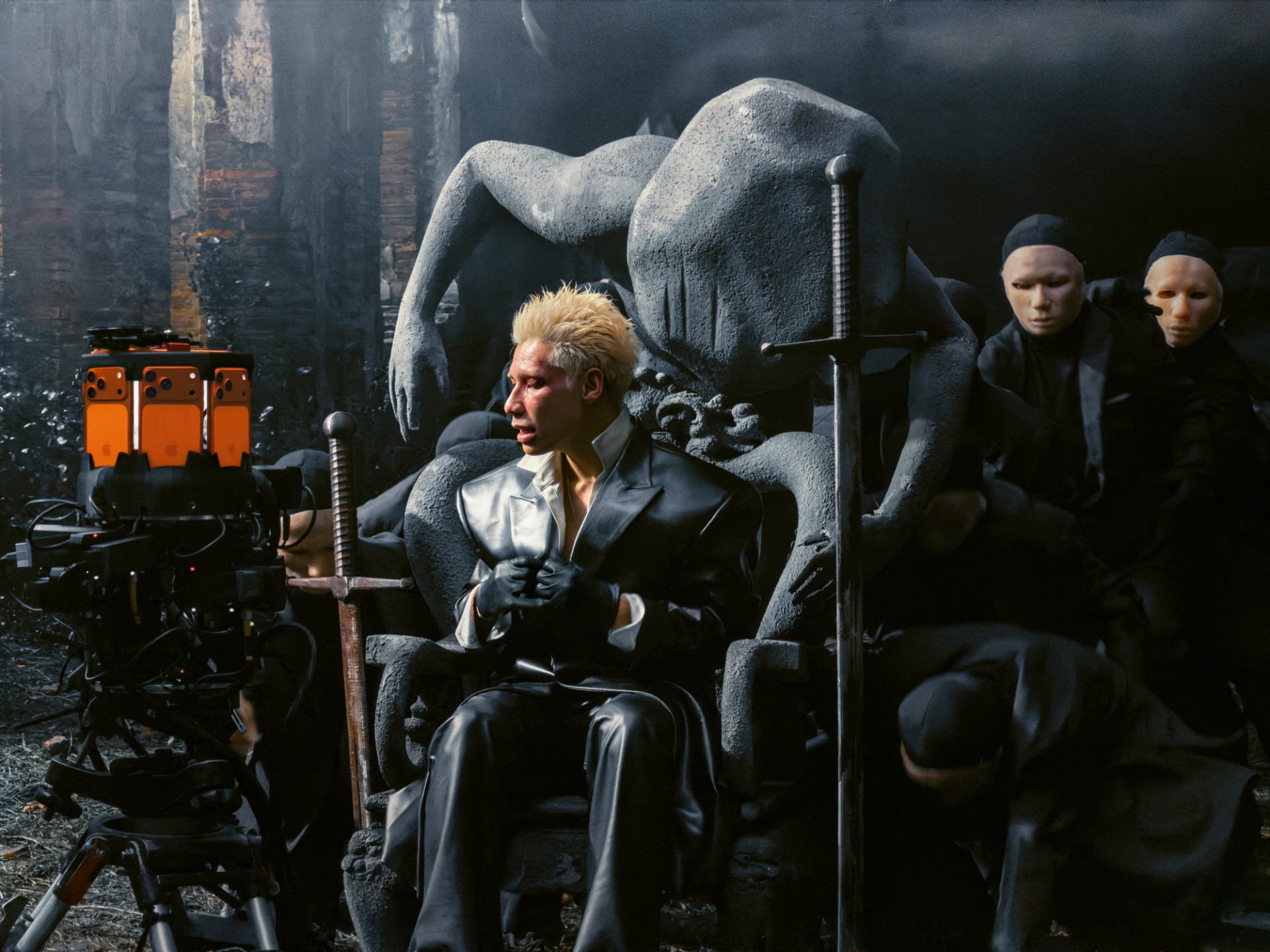 MCK tung trailer album mới giữa đ&ecirc;m, tạo h&igrave;nh qu&aacute;i dị v&agrave; loạt tuy&ecirc;n bố khiến d&acirc;n t&igrave;nh thức cả đ&ecirc;m &ldquo;t&igrave;m manh mối&rdquo;- Ảnh 3.