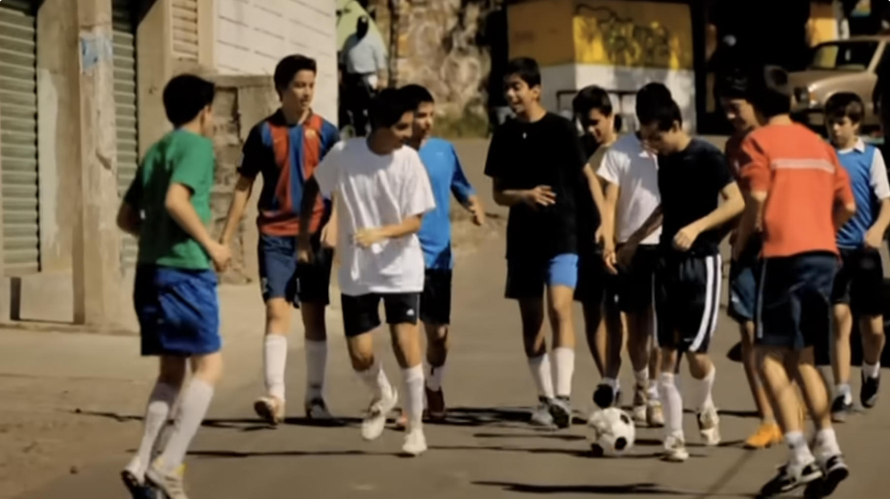 Ngoài Việt Nam, Wavin' Flag còn được thực hiện ở nhiều nơi khác trên thế giới