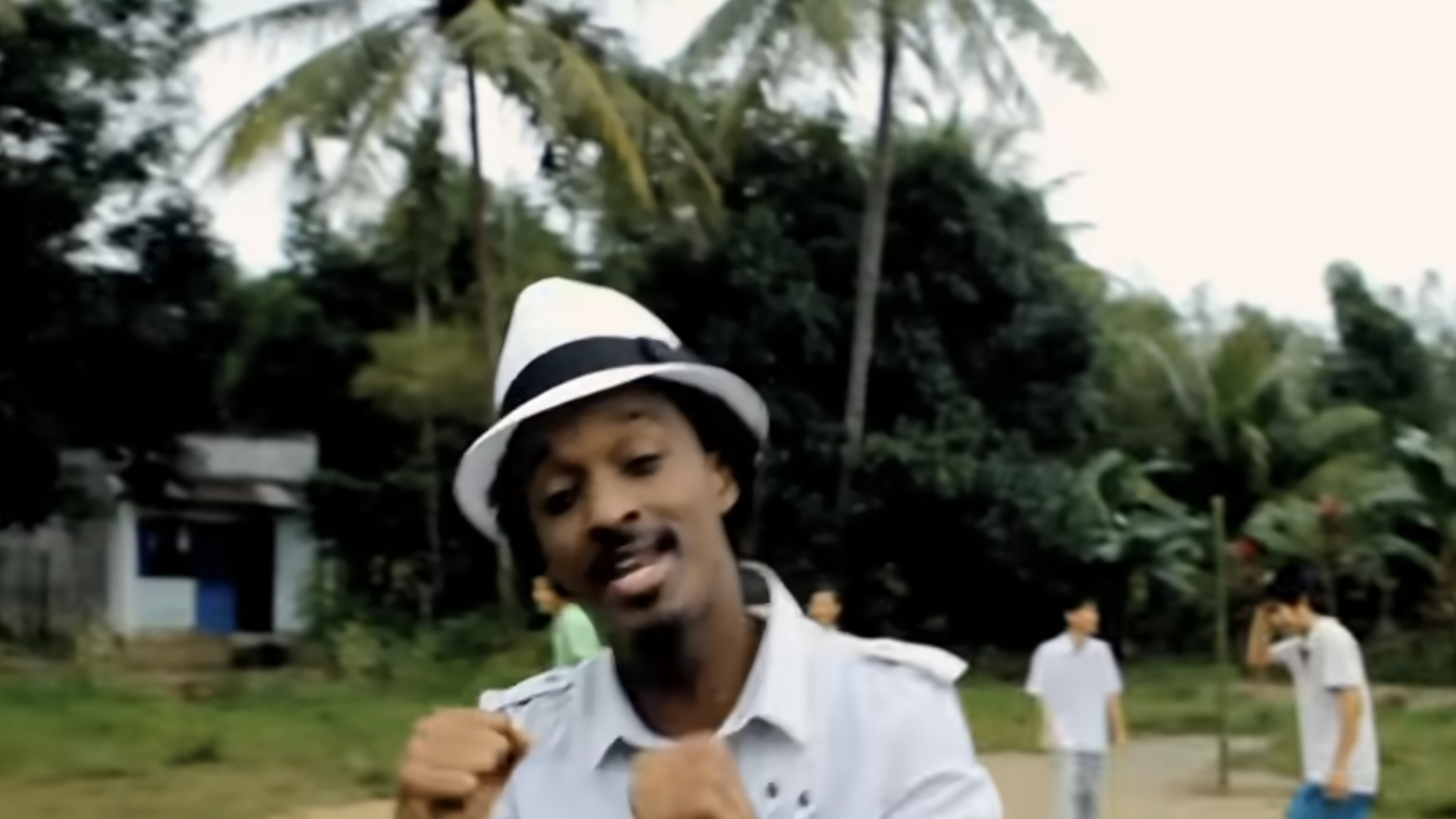 Một cảnh bình dị ở Việt Nam nổi tiếng toàn cầu khi xuất hiện trong MV World Cup 16 năm trước