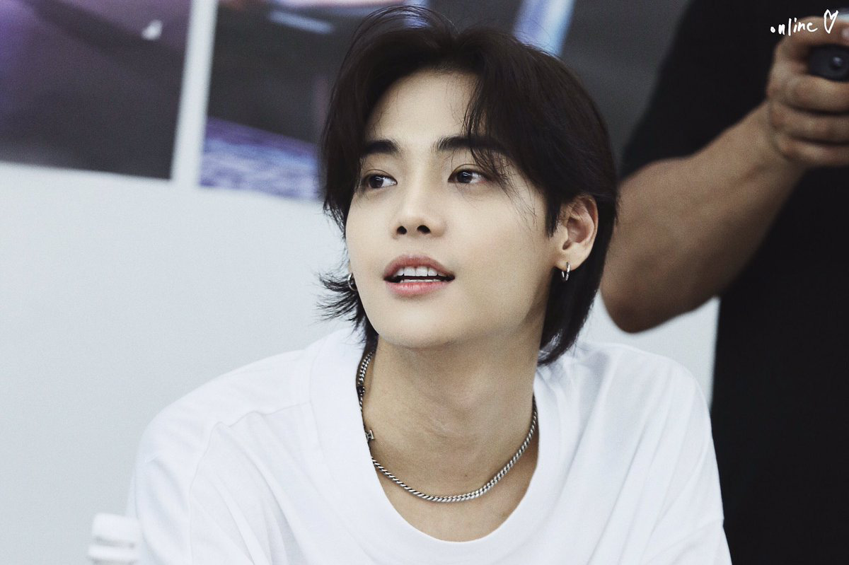 ONE ra mắt năm 2015 trong nhóm hip-hop 1PUNCH cùng Kim Samuel, nhanh chóng gây chú ý khi tham gia hai mùa Show Me The Money 4 và Show Me The Money 5