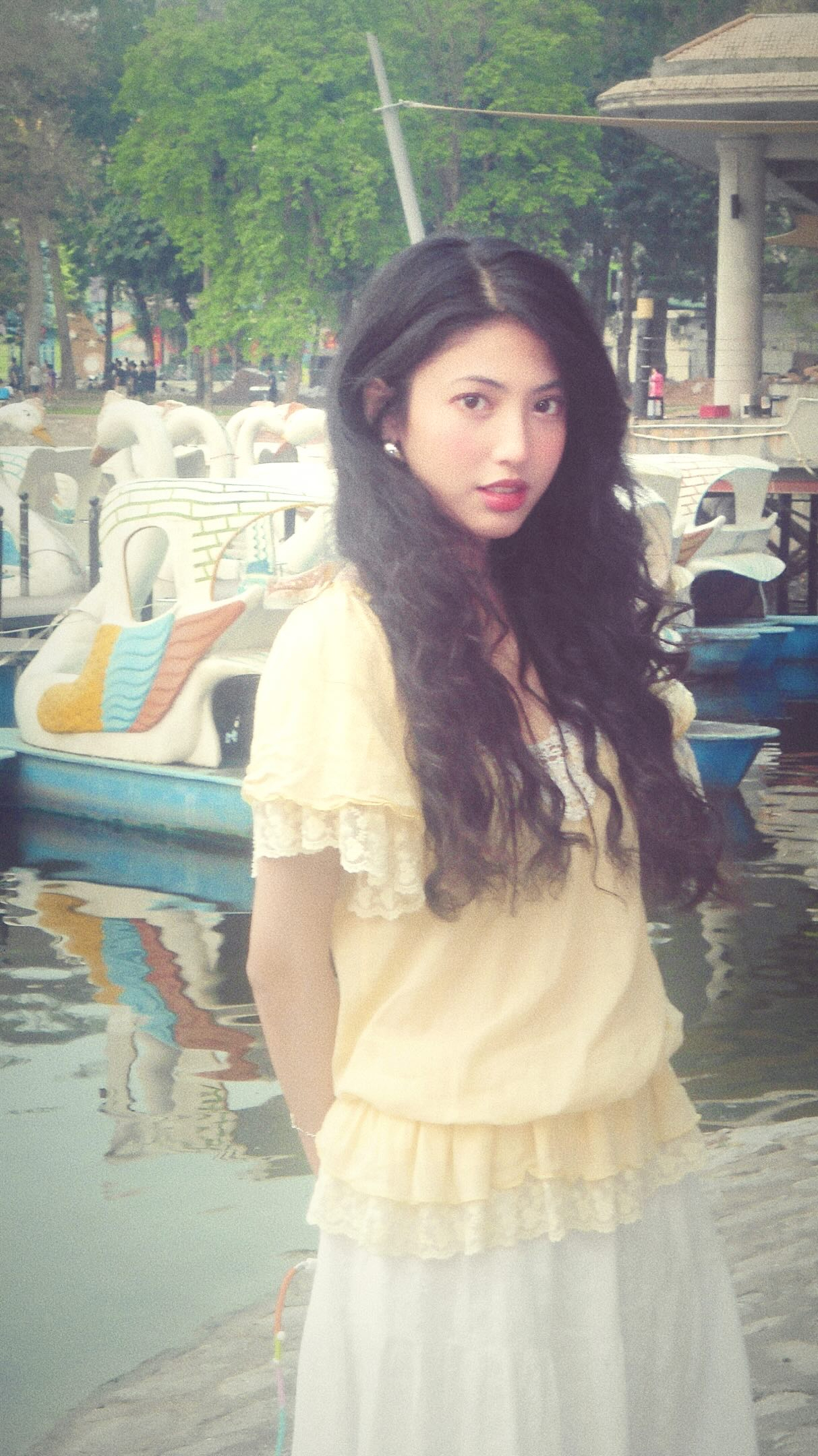 Cô gái nổi tiếng với bộ ảnh chụp ở công viên Thống Nhất: Mình không cố để trông cổ điển