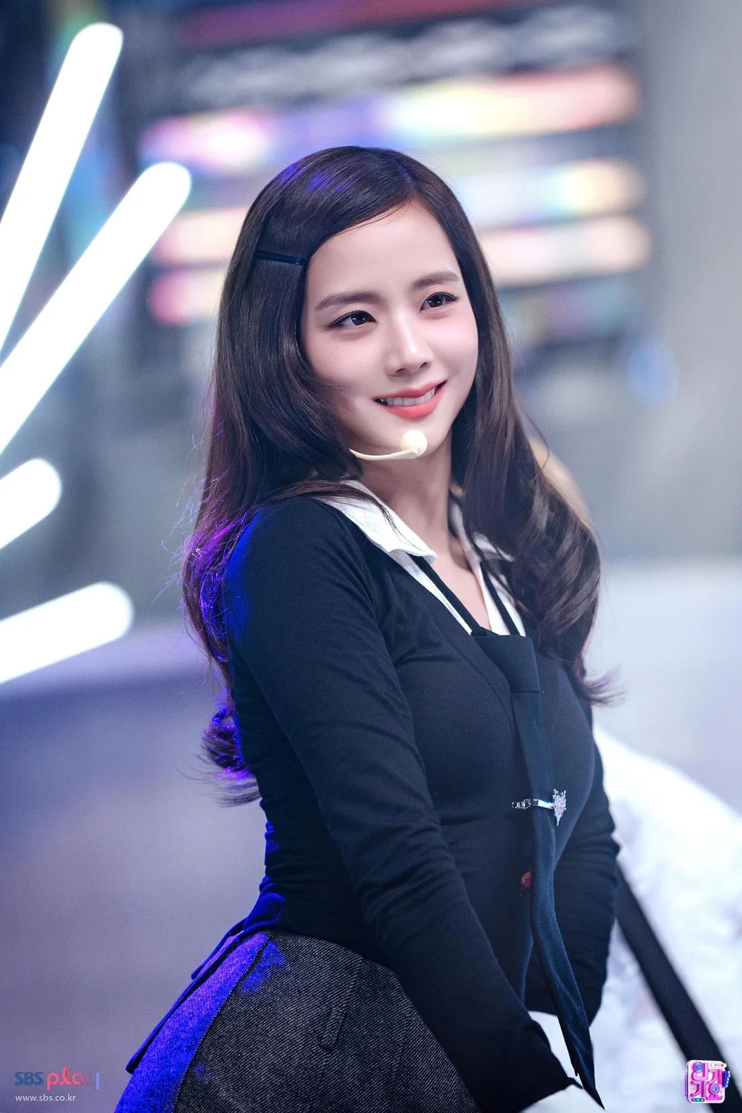 Jisoo cho thấy khả năng hoạt động và nhu cầu sáng tạo không hề thấp với EP Amortage