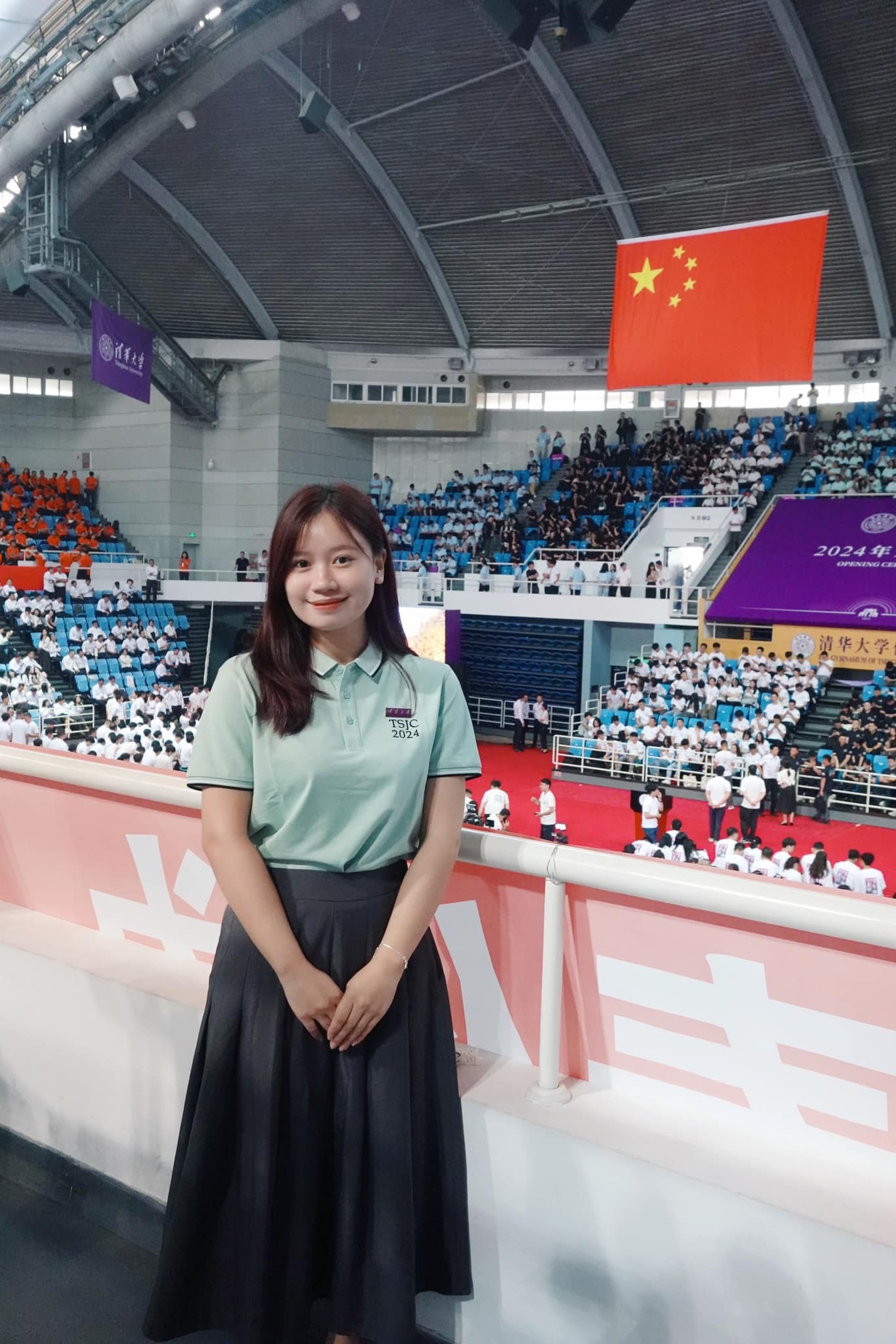 Hà Kiara trong lễ khai giảng bậc Thạc sĩ tại Đại học Thanh Hoa (Ảnh: FBNV)