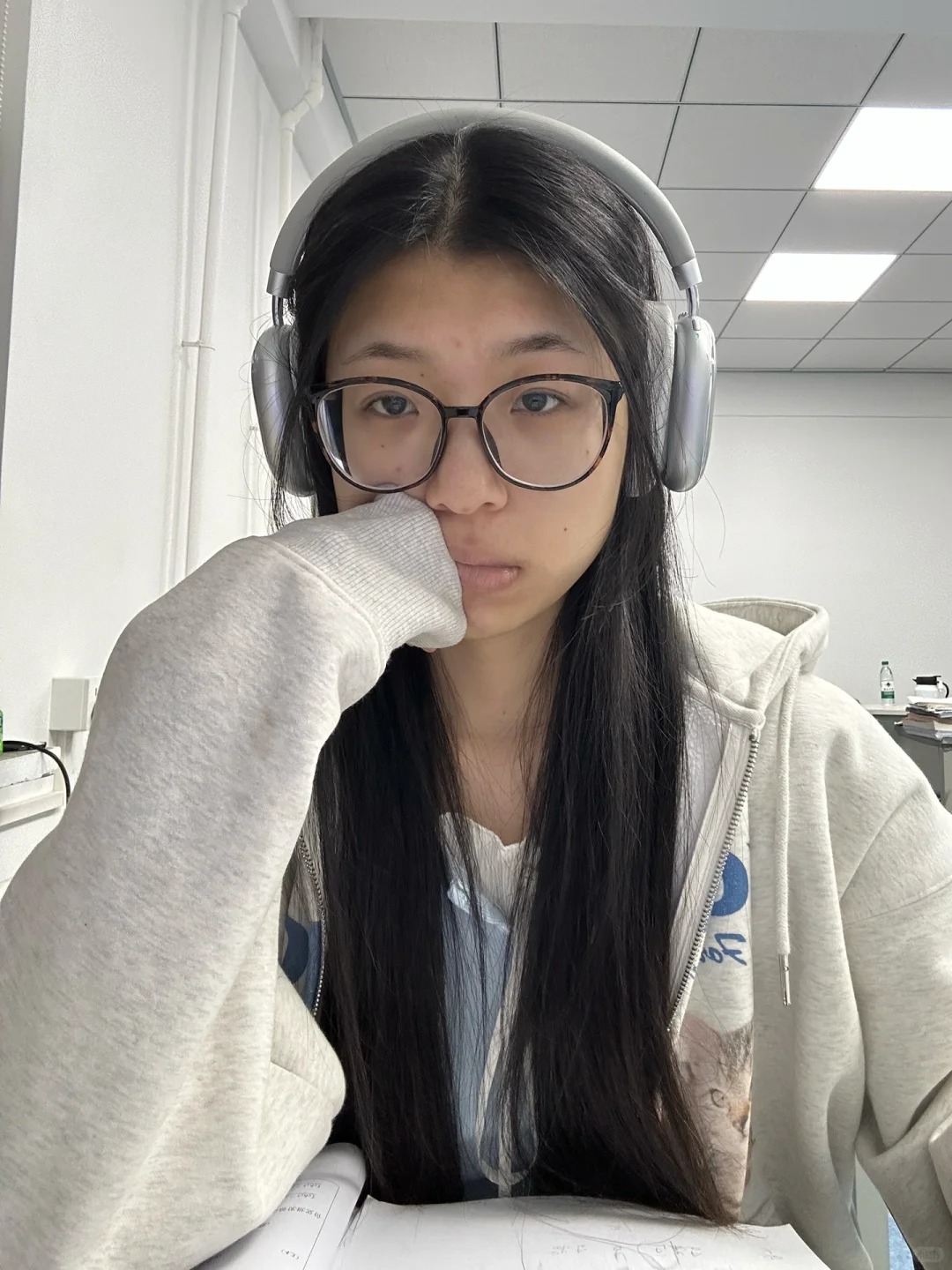 Có những ngày kiệt sức nhưng không được phép nghỉ ngơi.