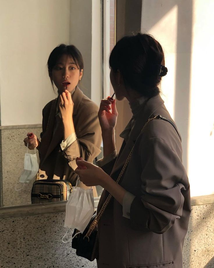 Ai cũng đang nỗ lực để nhìn bạn thân trông ổn hơn một xíu nhưng bên trong có thật sự ổn?