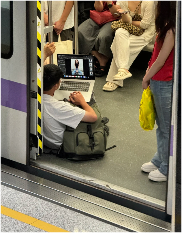 Khi nhìn đau cũng thấy công việc. Ảnh minh họa.