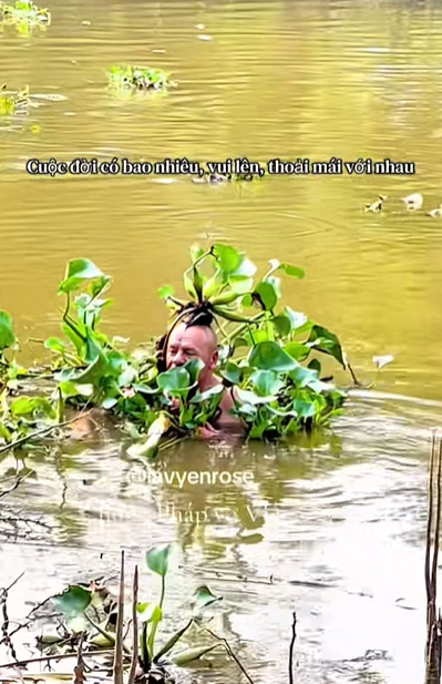 Bố chồng người Pháp hài hước khiến netizen thích thú