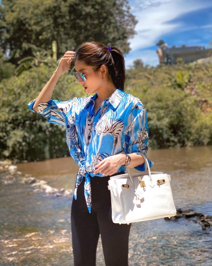 Huyền My sở hữu chiếc túi hiệu được định giá lên đến 300 triệu đồng 