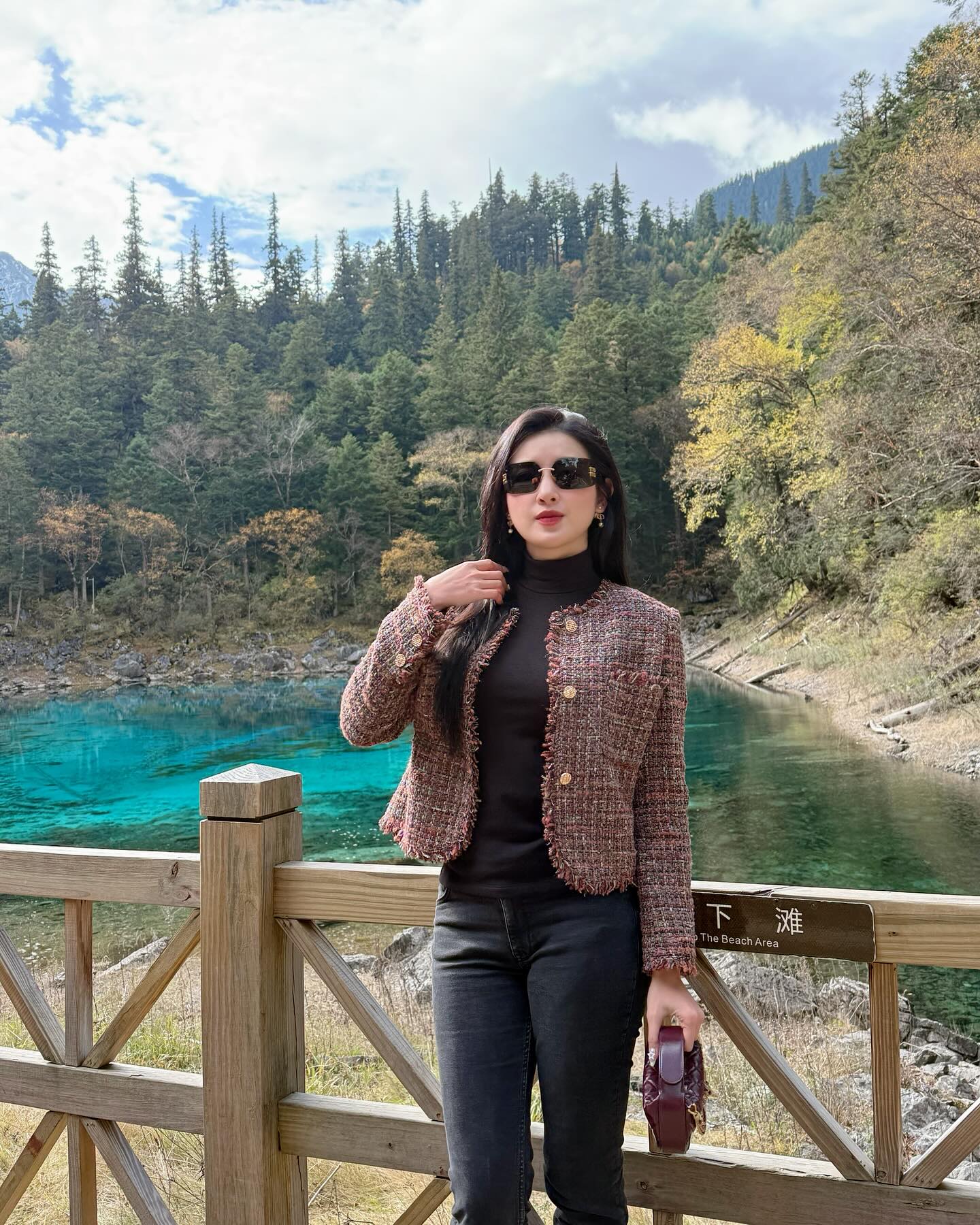 Cô dành thời gian đi du lịch nhiều nơi sang chảnh trong và ngoài nước 