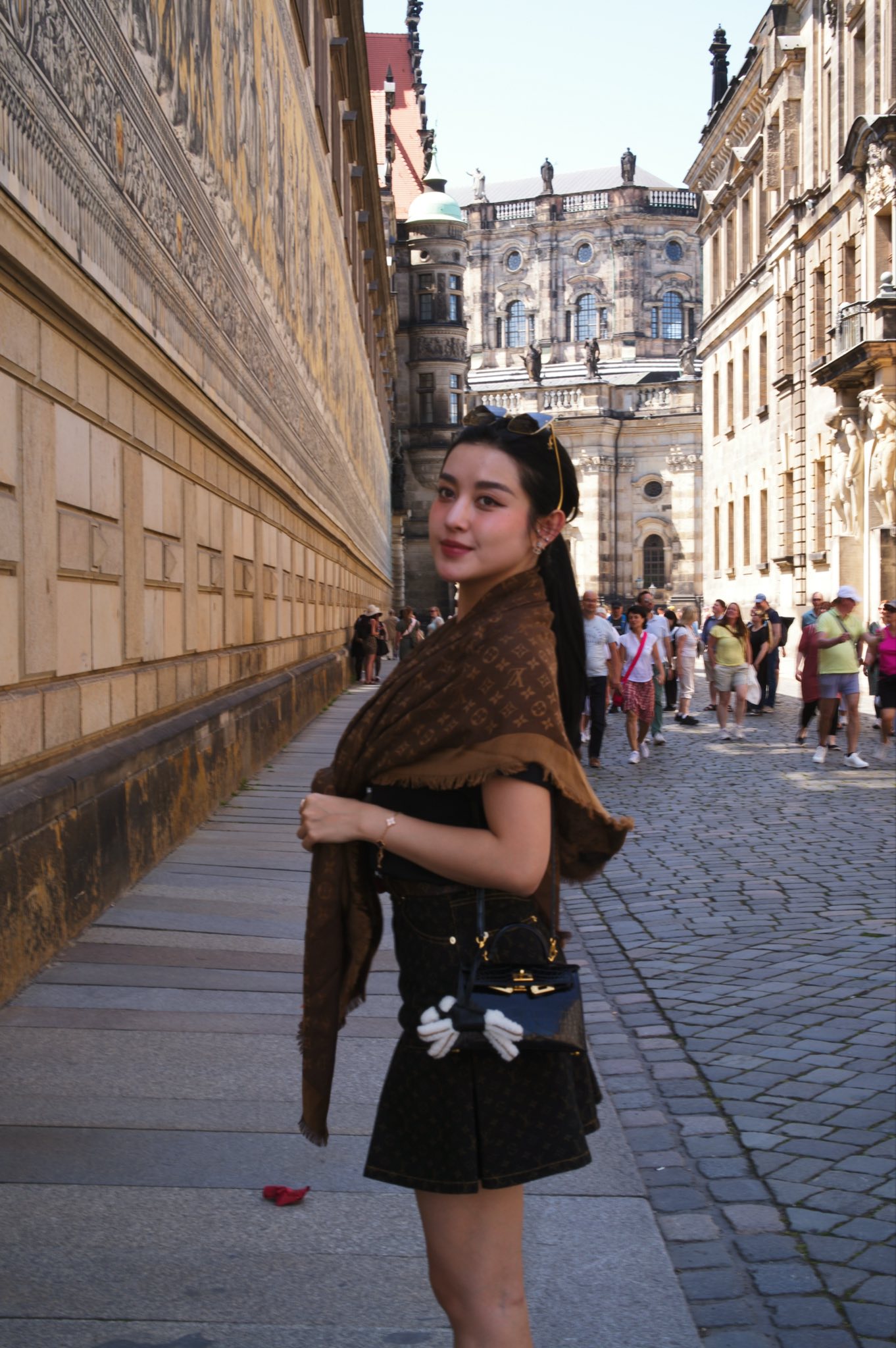 Dù thất nghiệp, Huyền My vẫn sống như một phú bà vì có nền tảng kinh tế tốt 