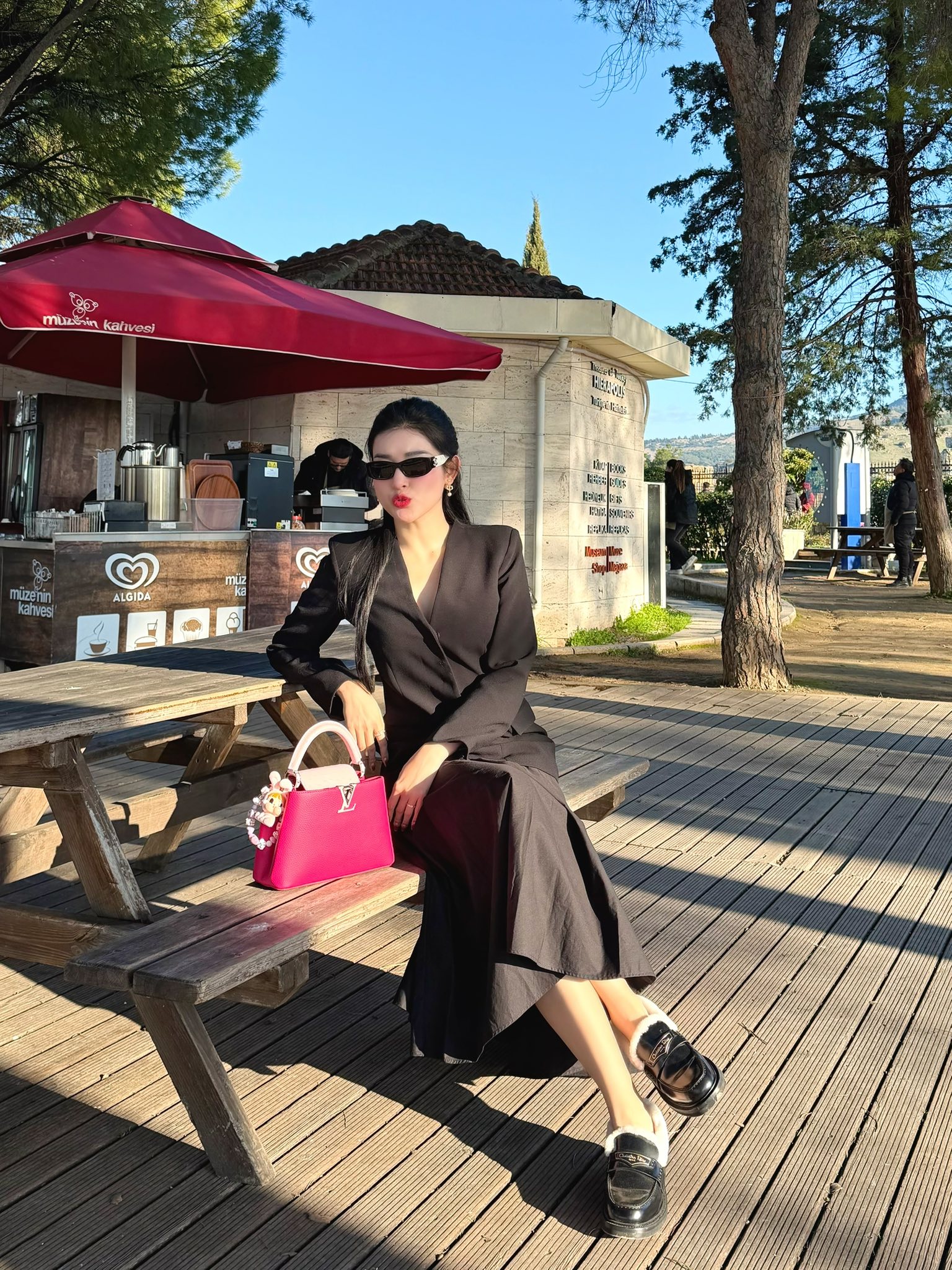 Cô sở hữu bộ sưu tập túi đến từ rất nhiều thương hiệu đắt đỏ khác nhau 