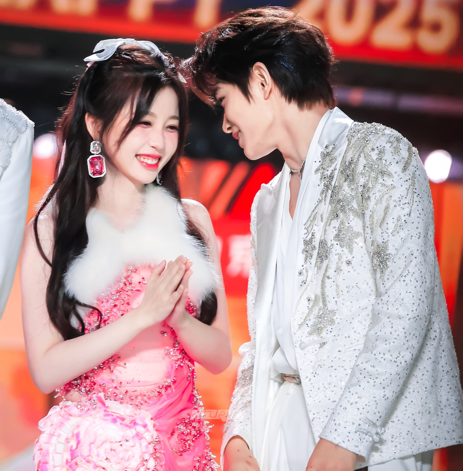 Ngu Thư Hân không được mời diễn ở các đêm nhạc cuối năm 2025