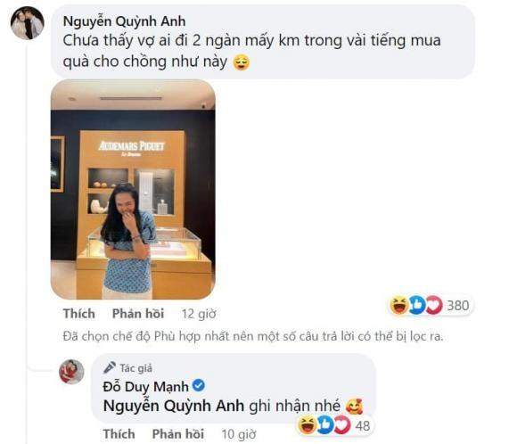 Phản ứng của Duy Mạnh ở thời điểm được vợ tặng đồng hồ (Ảnh chụp màn hình)