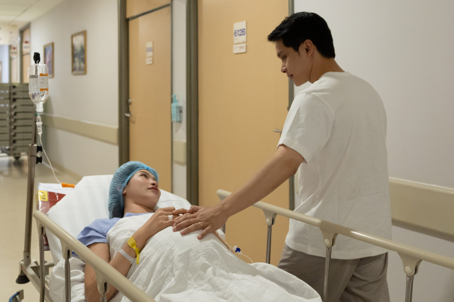 Doanh nhân Phát Nguyễn luôn túc trực, chăm sóc Chế Nguyễn Quỳnh Châu từ lúc cô bầu bí đến sinh con 