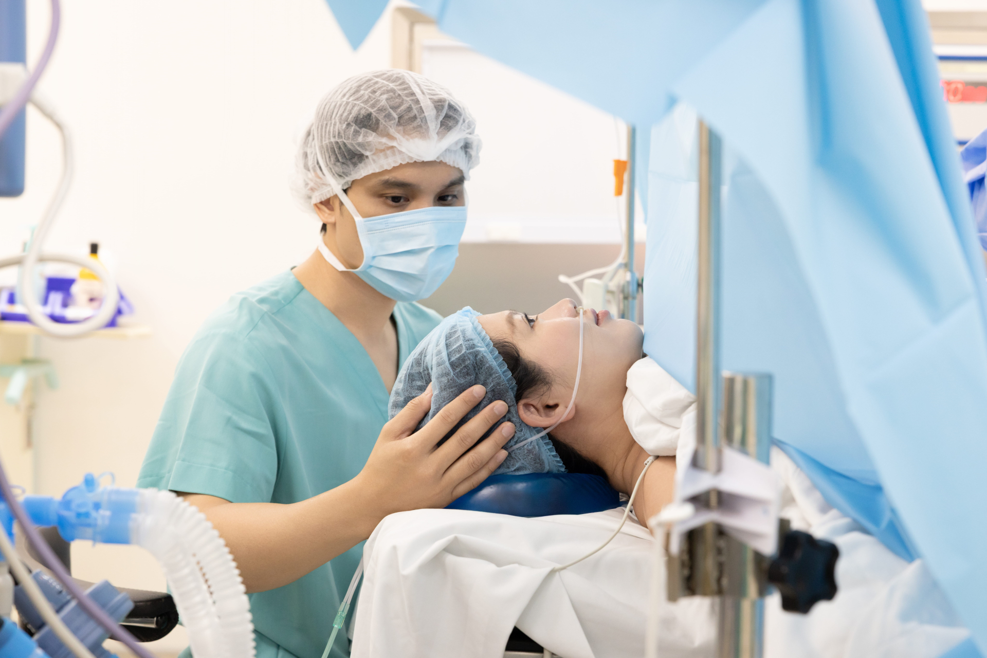 Ánh mắt đầy sự lo lắng, hồi hộp của doanh nhân Phát Nguyễn trong thời khắc đặc biệt 