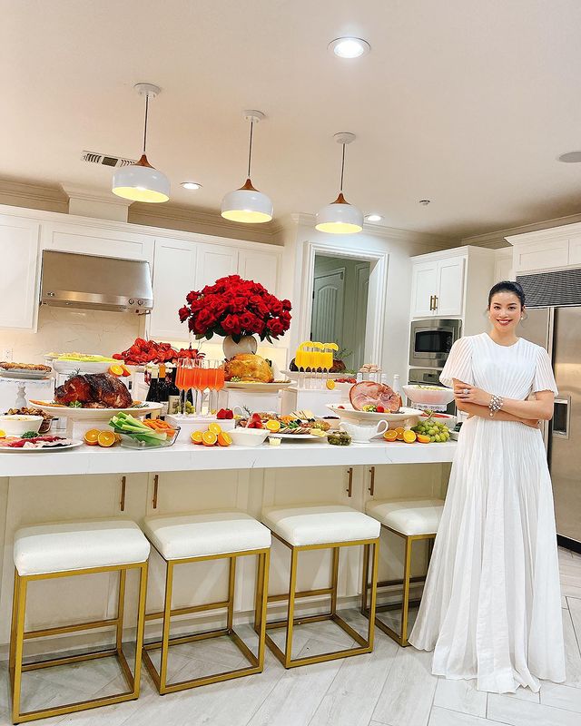 Từ Hoa hậu quốc dân, nay Phạm Hương trở thành bà nội trợ chính hiệu để vun vén gia đình nhỏ 