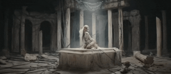 Lisa cứ bốc thế này thì còn lâu mới flop!