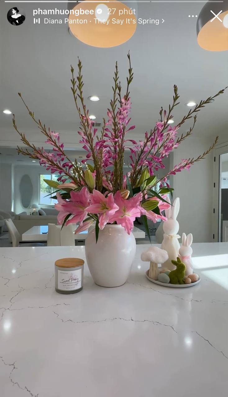 Phạm Hương vẫn sinh sống trong căn biệt thự trắng nơi cô từng chia sẻ nhiều khoảnh khắc bên chồng con tại Mỹ 