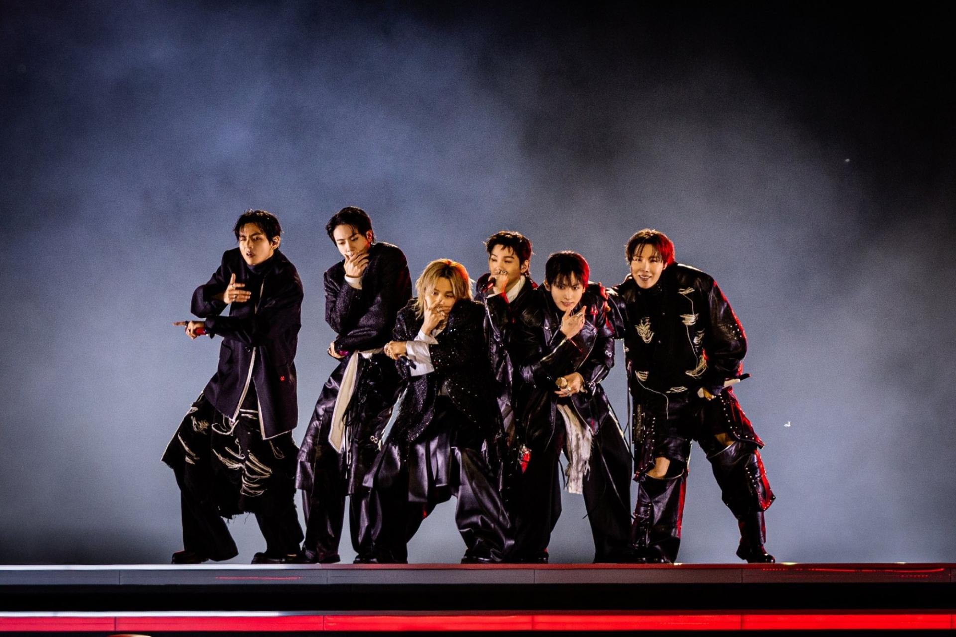 Về thời lượng, show tại Gwanghwamun chỉ kéo dài khoảng 1 giờ đồng hồ với 12 ca khúc, chủ yếu quảng bá album mới