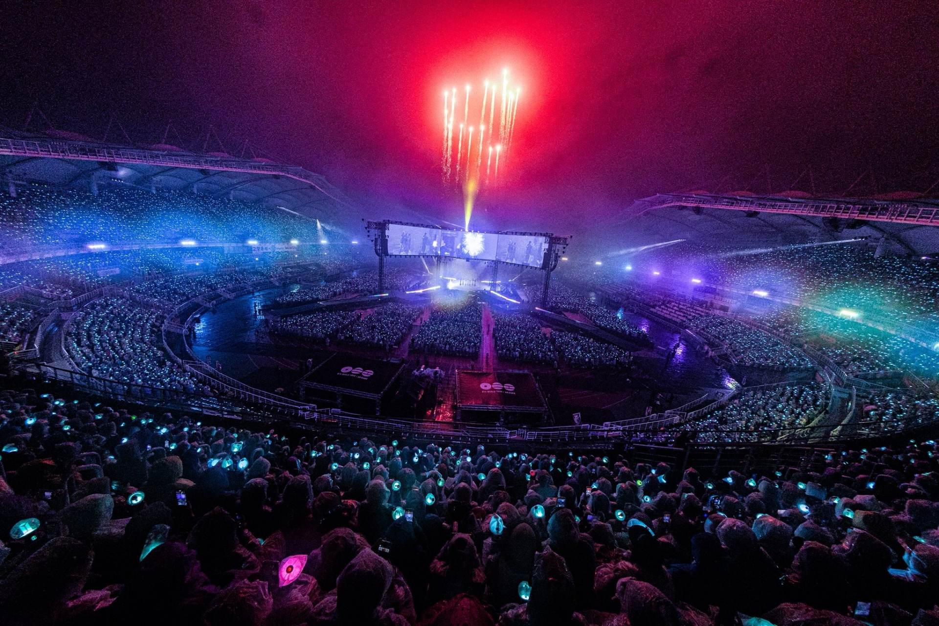 SVĐ với sức chứa 41 nghìn người được phủ kín