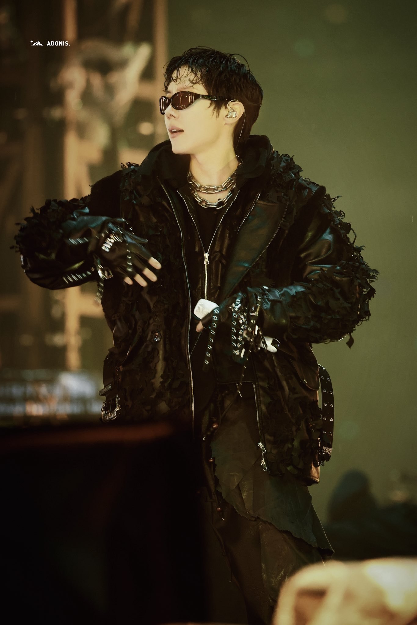 Concert 360 độ đầu tiên của BTS: 150 phút dầm mưa, 23 bài hát và 41 nghìn người xem, có gì khác với show miễn phí ở Gwanghwamun?