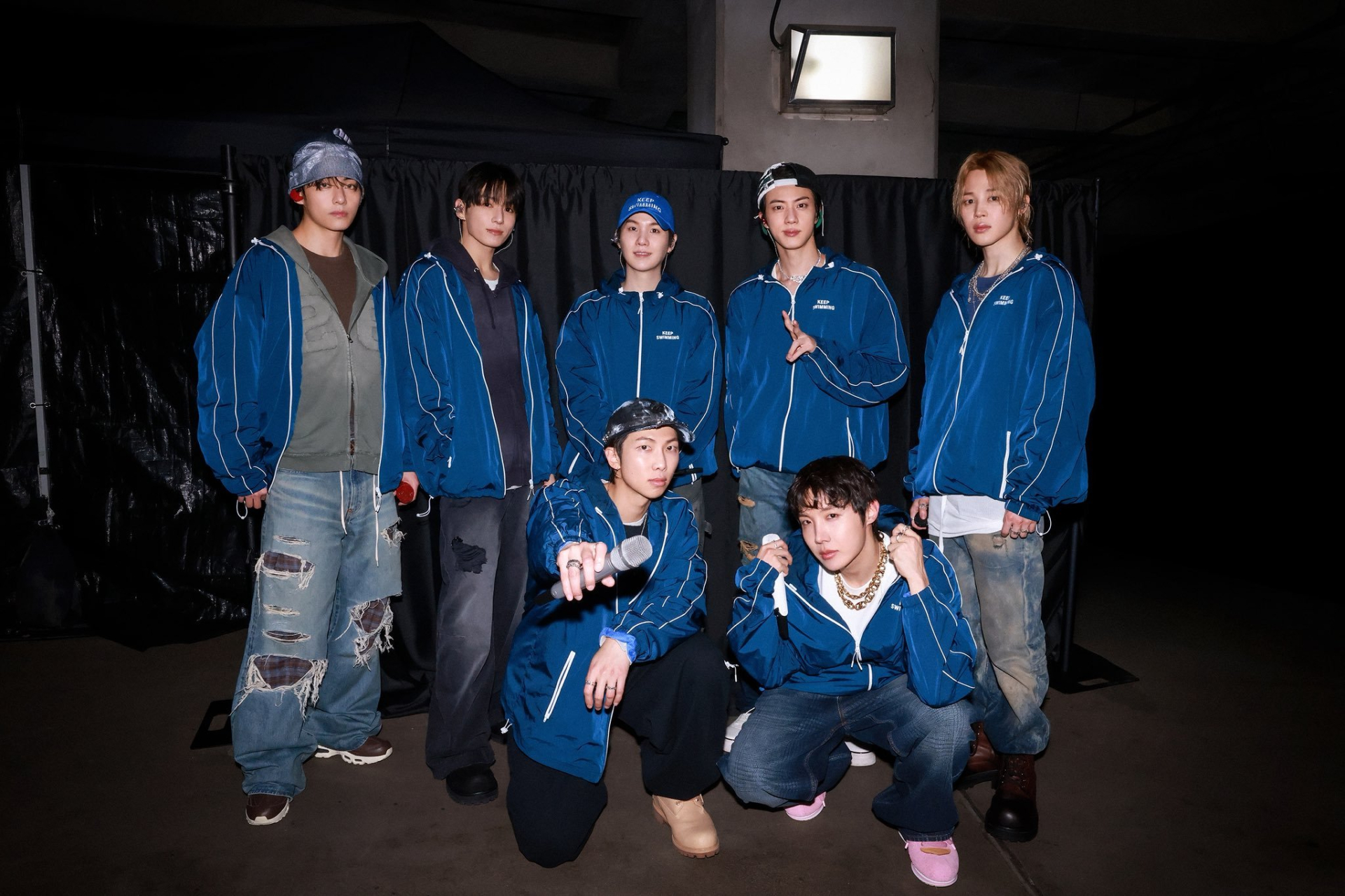 ARIRANG buộc phải trở thành một show diễn hoành tráng nhất có thể: từ sân khấu 360 độ không góc chết, hệ thống âm thanh ánh sáng đạt chuẩn quốc tế, đến cách xây dựng concept và cách thức tổ chức, phục vụ người xem