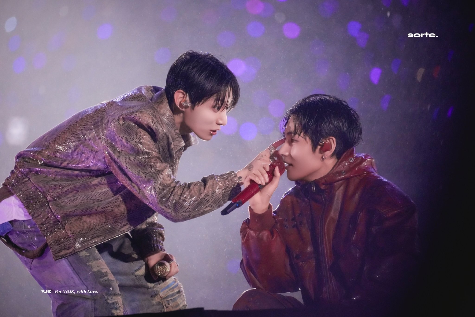 Concert 360 độ đầu tiên của BTS: 150 phút dầm mưa, 23 bài hát và 41 nghìn người xem, có gì khác với show miễn phí ở Gwanghwamun?