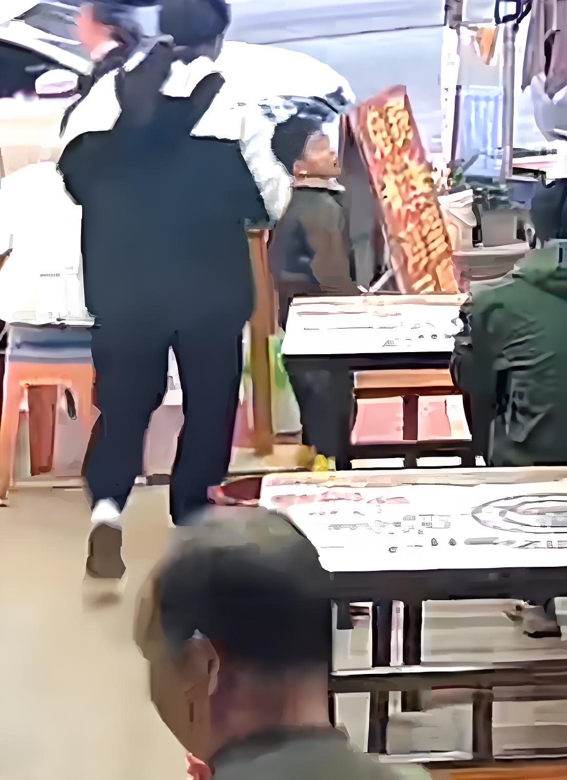 Sau khi ăn xong, cậu bé không ngần ngại bày tỏ lời khen đến chủ quán (Ảnh chụp màn hình)