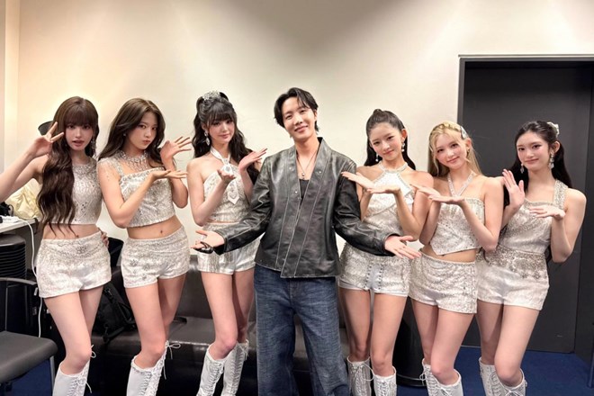 J-Hope ủng hộ nhiệt tình cho nhóm nhạc đàn em IVE. Ảnh: X