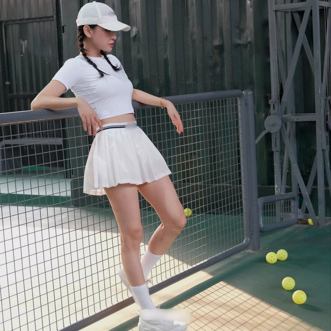 Nữ ca sĩ vào dáng rất chuẩn chỉnh, không thua các mẫu lookbook hot hit hiện nay