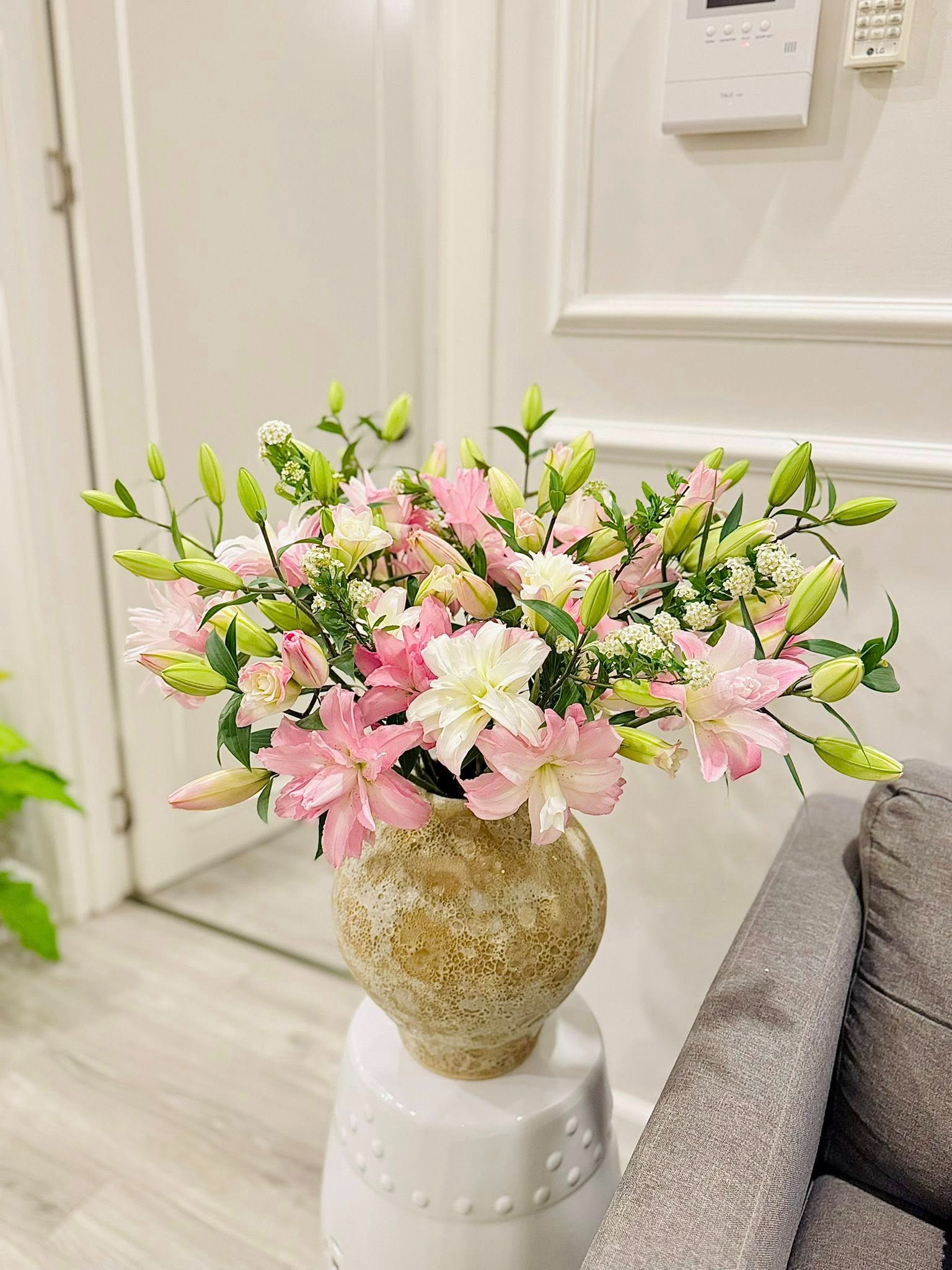 Bên trong căn chung cư của nữ BTV Thời sự không dùng tên thật khi lên sóng, giấu kín chồng