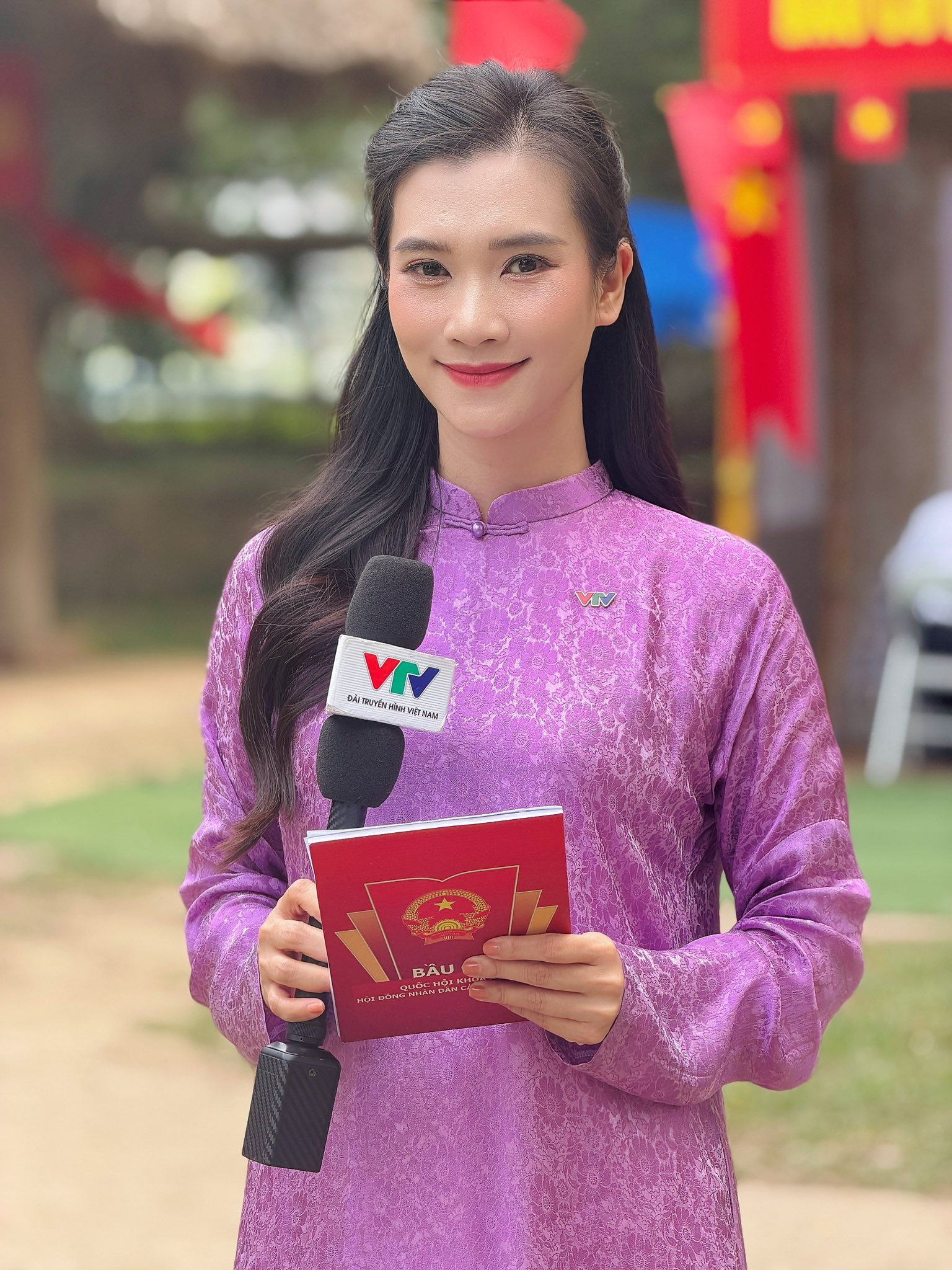 Nữ BTV chỉn chu và chuyên nghiệp trong công việc