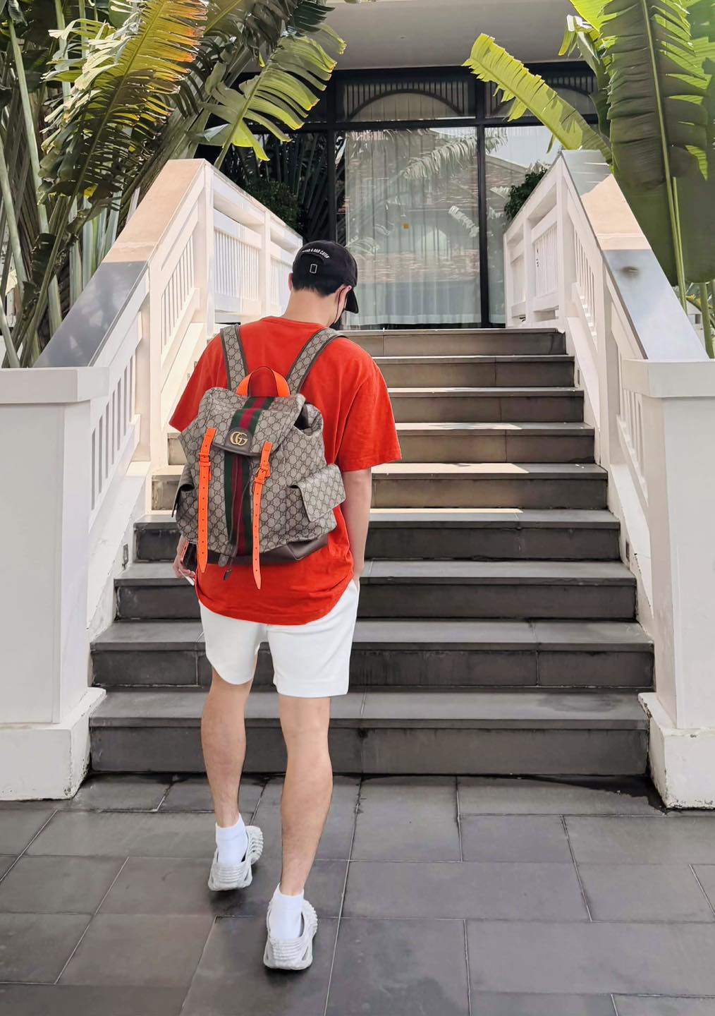 Hoà Minzy chơi lớn tặng luôn 2 chiếc túi để mừng sinh nhật bạn thân 