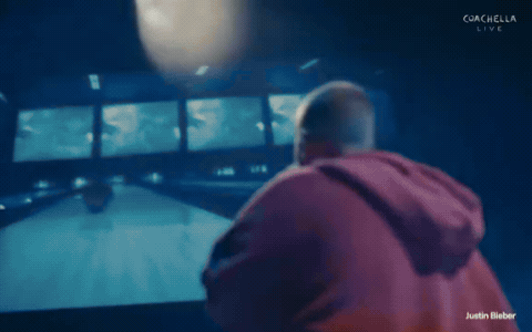 Nam ca sĩ có cát-xê cao nhất lịch sử Coachella, được trả 263 tỷ để 