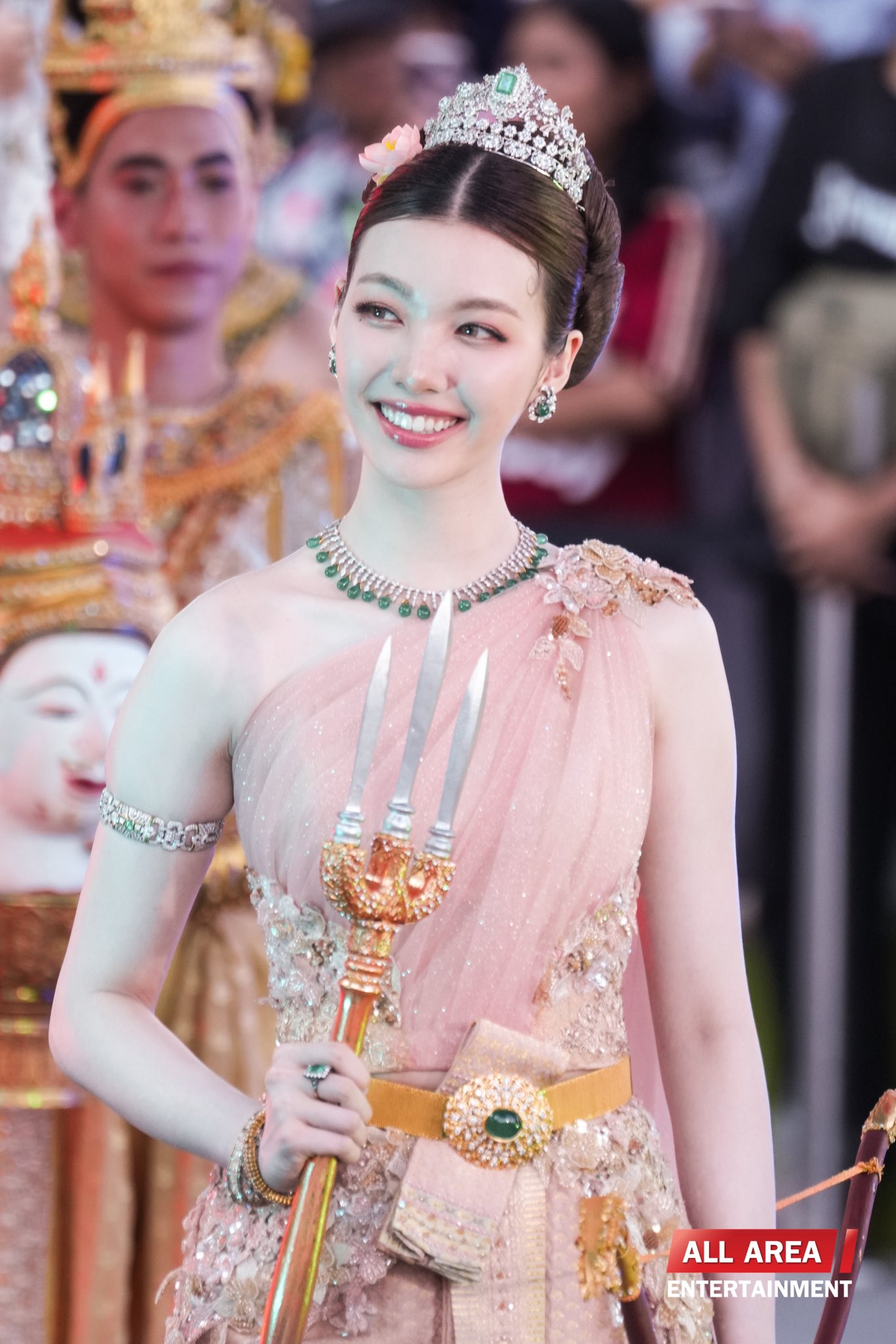 Nhìn nụ cười tỏa nắng của Orm, fan như được tiếp thêm năng lượng. Ảnh: X