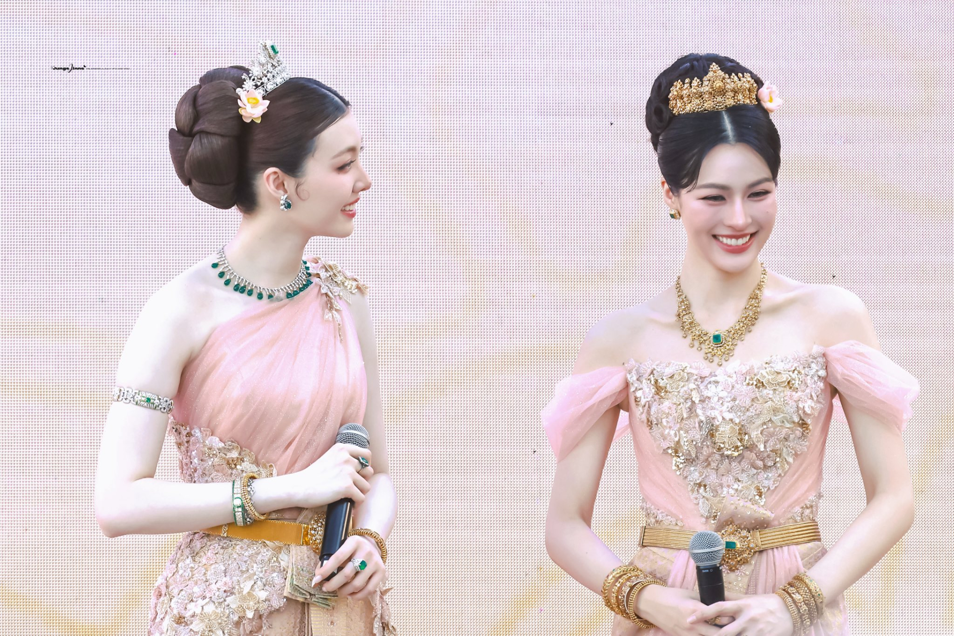 Bộ đôi diễn viên diện trang phục truyền thống tinh xảo, đúng chuẩn nữ thần. Ảnh: X