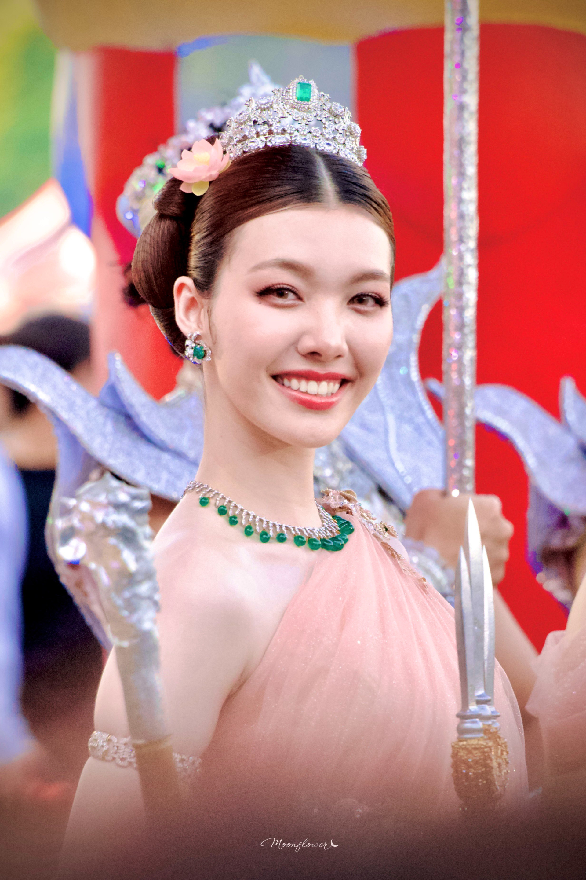 Trong khi đó, Orm tươi tắn, rạng rỡ như nước trái cây. Ảnh: X