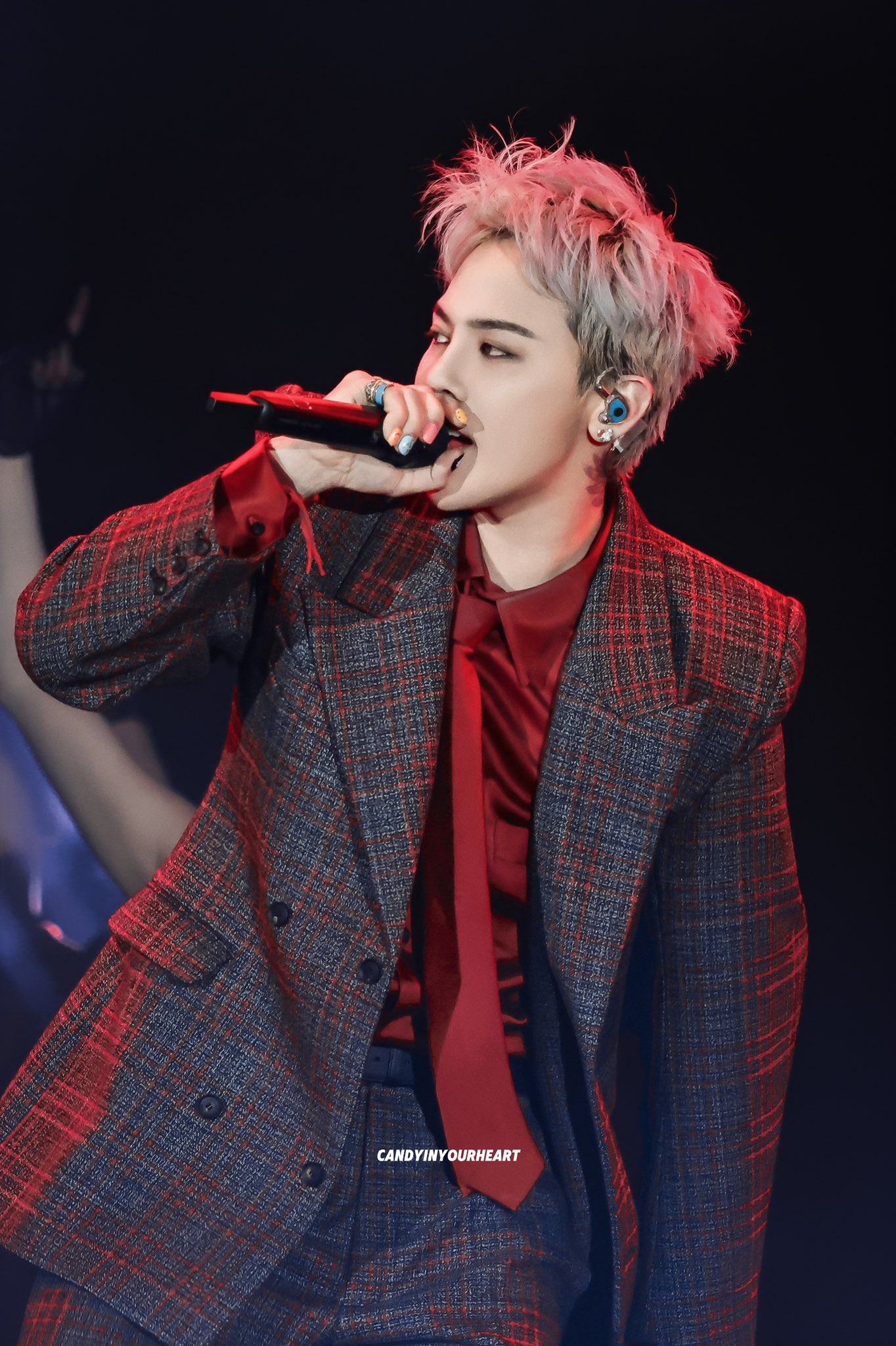 Dù hoạt động gián đoạn bởi nghĩa vụ quân sự hay thay đổi thị trường, cái tên G-Dragon vẫn chưa bao giờ biến mất khỏi đường đua