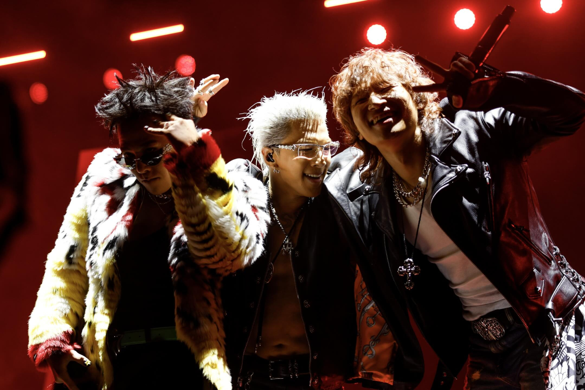 Đến khuya 12/4 (giờ Mỹ), BIGBANG trở thành tâm điểm khi đảm nhận sân khấu kết màn tại Outdoor Theatre