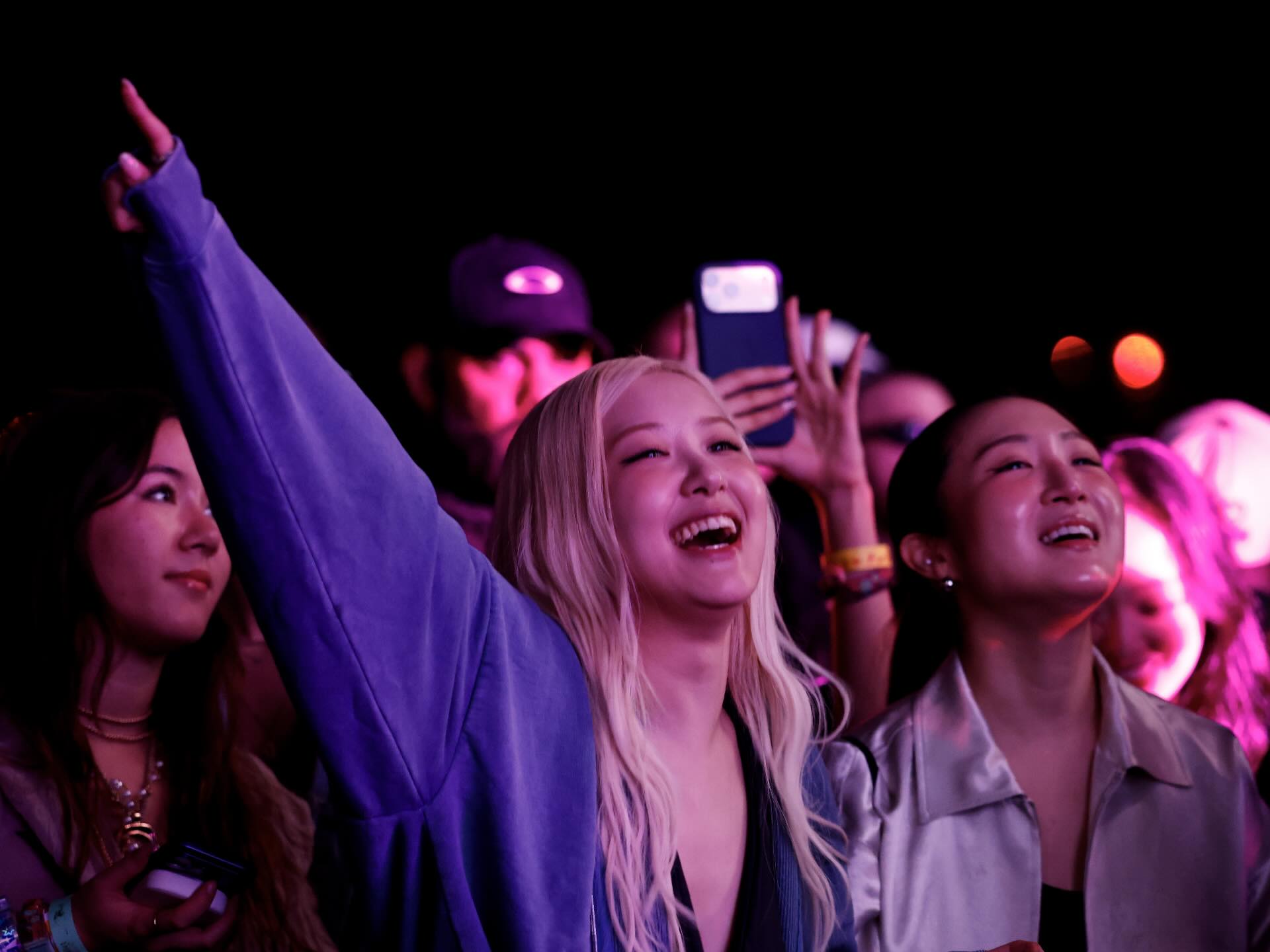 Rosé nổi bần bật trong đám đông