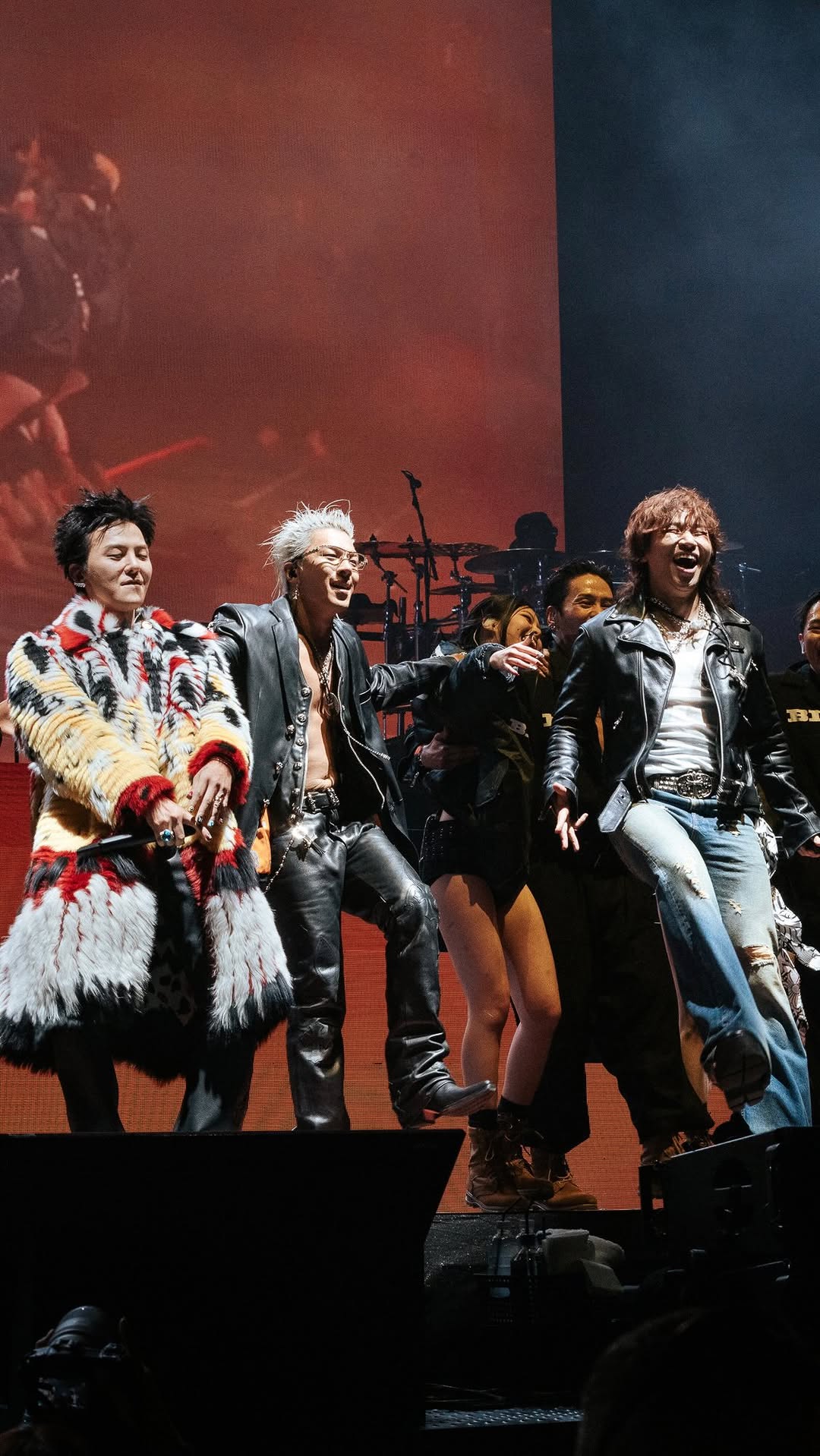 Ngay sau đêm diễn, hiệu ứng truyền thông bùng nổ trên quy mô toàn cầu