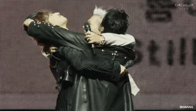 Nhiều trang tin đã gọi BIGBANG là “idol quốc dân cuối cùng” - một danh xưng không chỉ phản ánh độ phủ sóng mà còn khẳng định di sản lâu dài của nhóm đối với công chúng