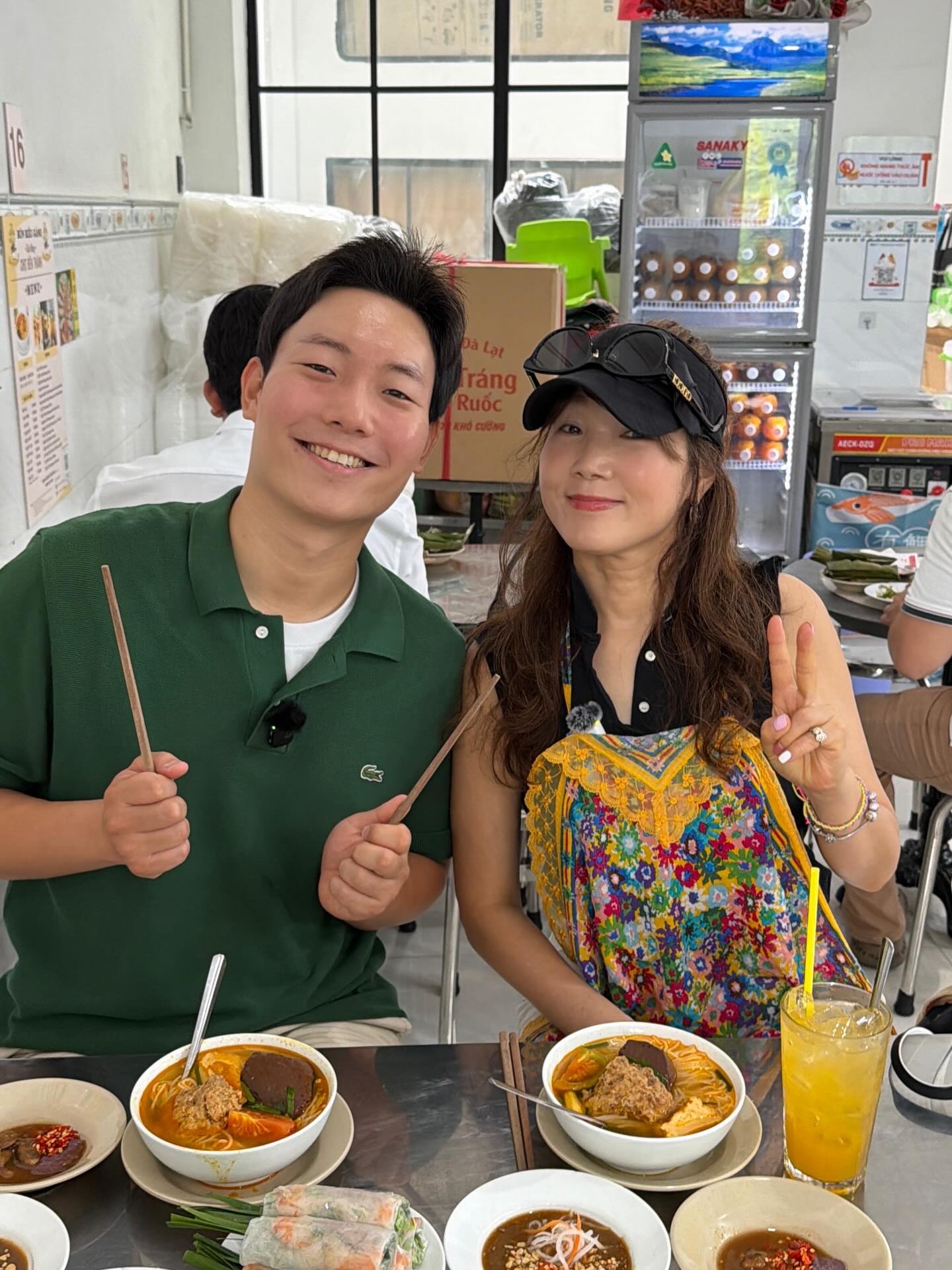 Anh chàng Ho Jun và mẹ du lịch Việt Nam.