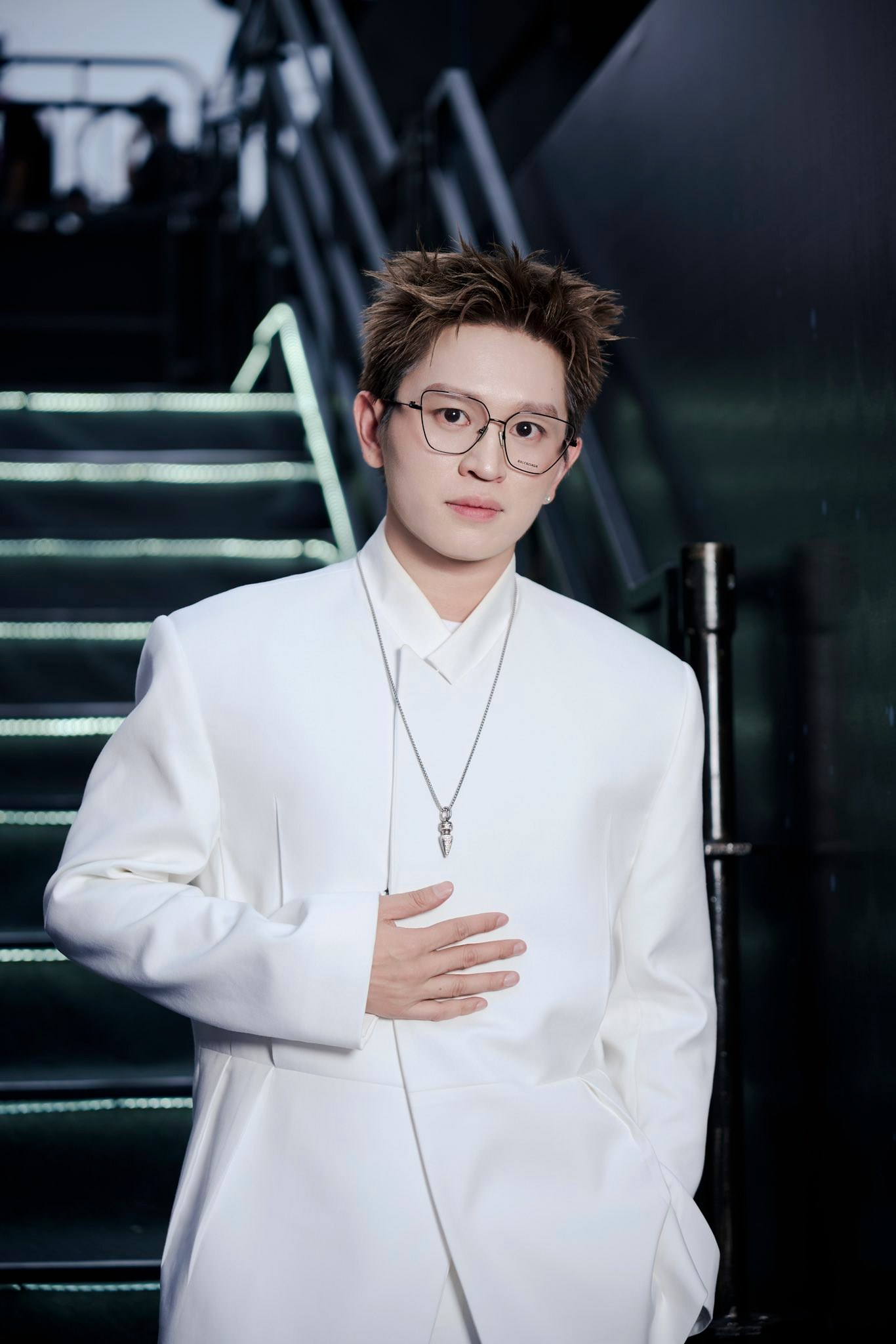 B Ray vốn đã xin lỗi từ sau livestream nhạy cảm nhưng vẫn gây tranh cãi 