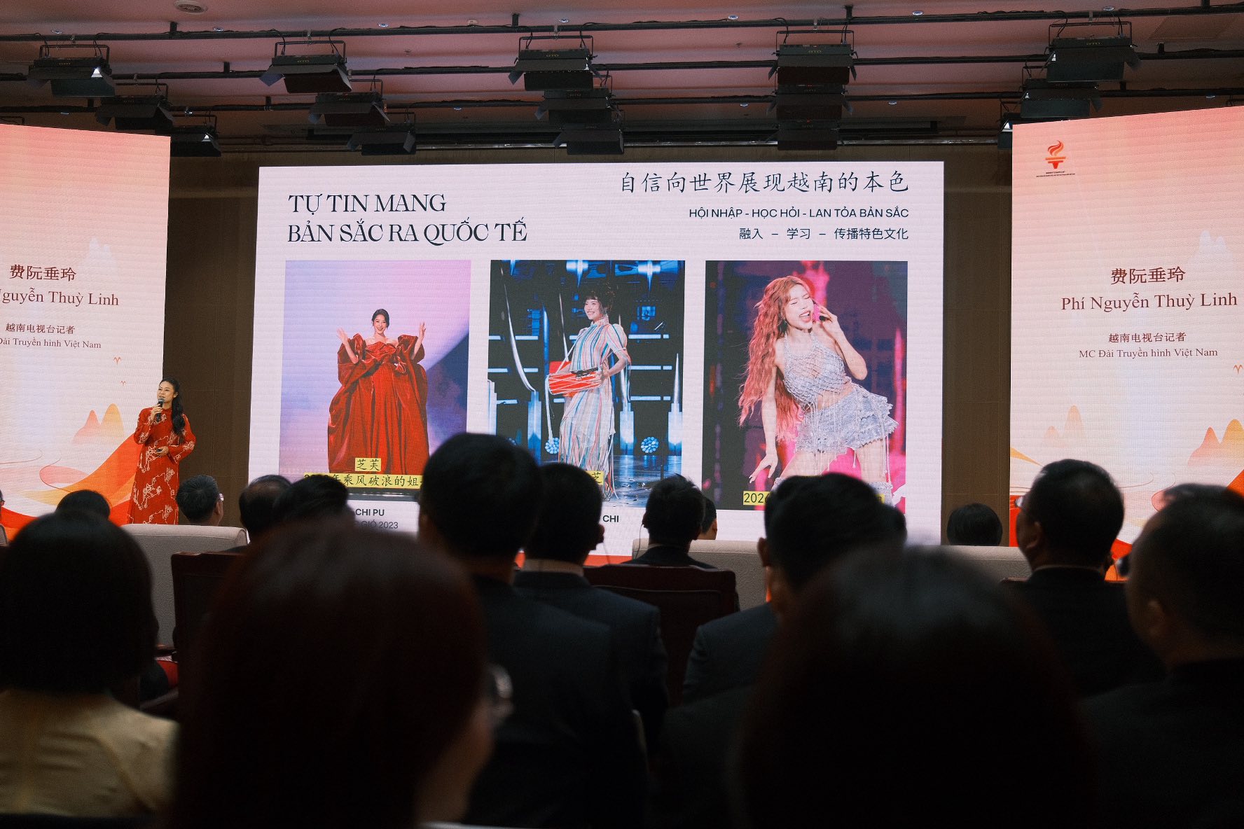 MC Phí Linh giới thiệu 3 nghệ sĩ Việt tham gia show truyền hình Trung Quốc tại Diễn đàn Thanh niên Việt - Trung