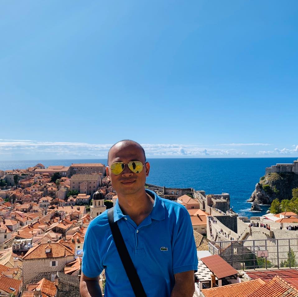 Long Vũ nổi tiếng nhưng sống kín tiếng.