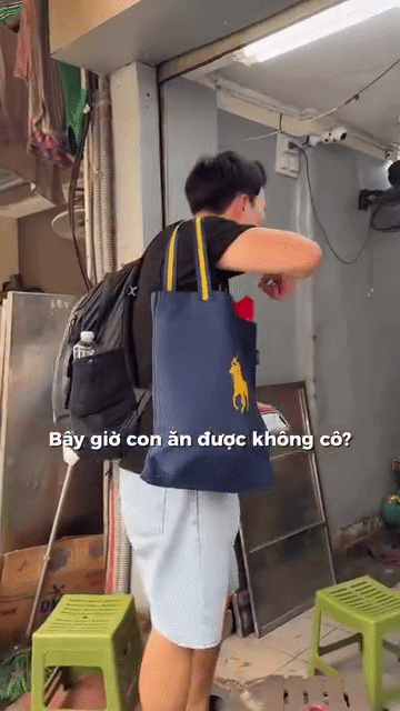 Khách Hàn chi 50.000 xử gọn sứa đỏ mắm tôm và chả rươi khiến dân tình ngả mũ bái phục